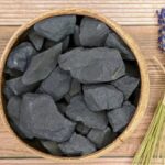 Pierre de lave noire pour décoration et projets scientifiques, idéale pour créer une ambiance minérale authentique dans votre intérieur ou pour des expériences éducatives.