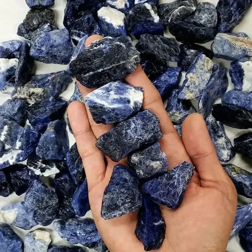 Pierre de sodalite brute, collection de minéraux.