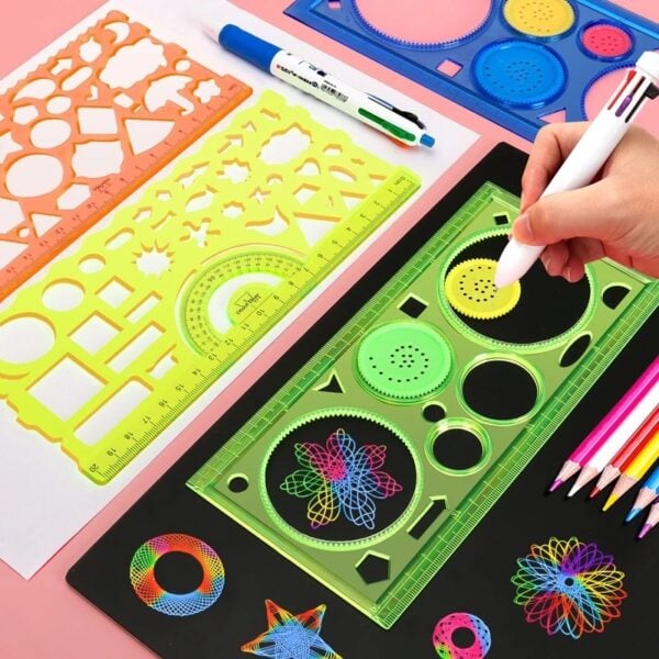 Règle géométrique lumineuse en plastique transparent vert avec motifs lumineux pour dessin et apprentissage.