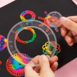 Puce de cercle géométrique transparent avec motifs colorés pour activités éducatives et créatives.