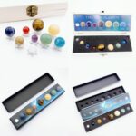 Ensemble de planètes miniatures du système solaire dans une boîte de présentation, parfait pour l'apprentissage et la décoration scientifique.