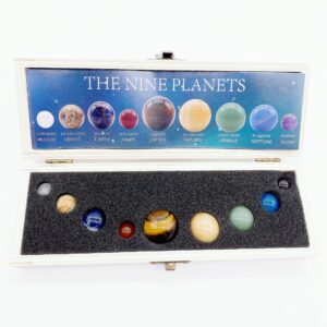 Porte-objets avec neuf planètes miniatures représentant Mercure, Vénus, Terre, Mars, Jupiter, Saturne, Uranus, Neptune et Pluton.