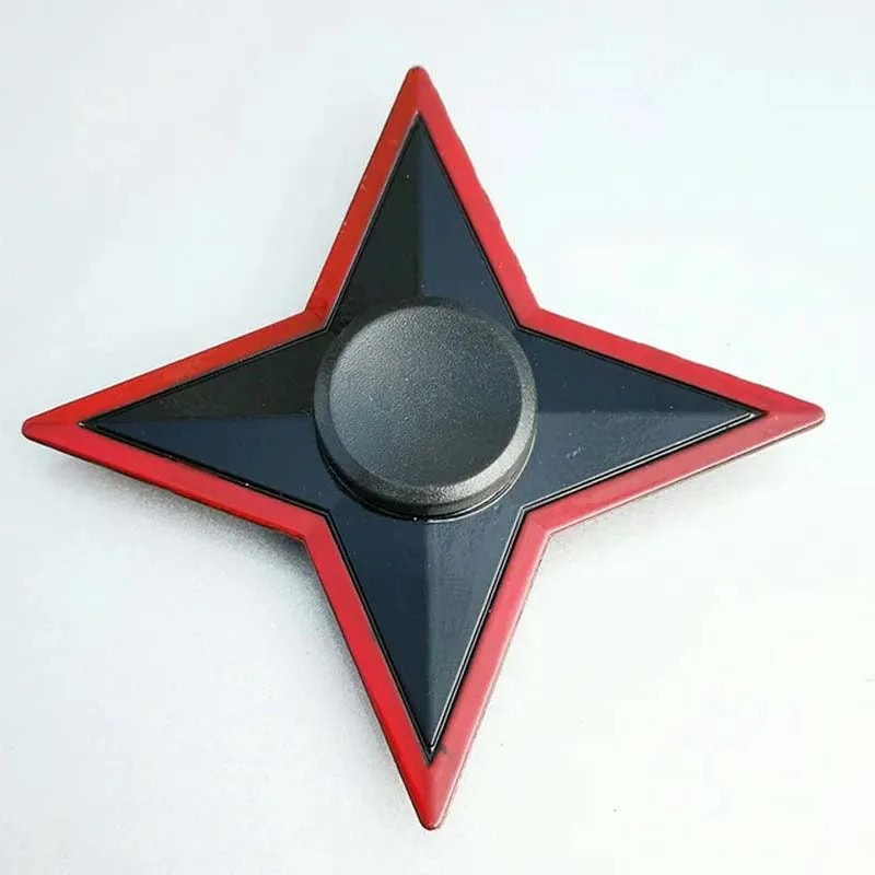 Fusée de lancer en forme d'étoile à quatre branches, rouge et noire, utilisée comme objet de décoration ou de collection scientifique.