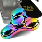Balancier anti-stress en métal holographique multicolore.