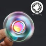 Pignon à roulement haute vitesse en rotation, illustrant la précision mécanique et la technologie avancée. Parfait pour la décoration scientifique ou pour les passionnés de mécanique et d'ingé.