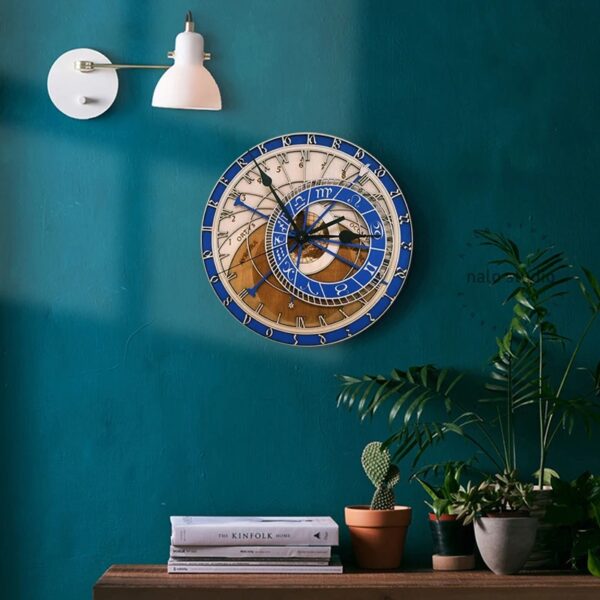 Horloge murale décorative avec motifs planétaires et étoiles, idéale pour une décoration intérieure moderne et scientifique.