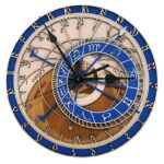 Horloge astronomique avec cadran en bois et détails en métal, affichant les signes du zodiaque et les phases lunaires, idéale pour la décoration scientifique.