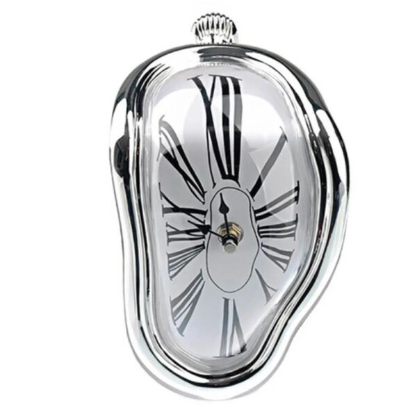 Horloge artistique en verre soufflé avec cadran romain déformé, design moderne et original, parfait pour décoration scientifique ou contemporaine.