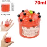 Pot de gelée de fraise en plastique de 70 ml avec décoration de fruits en plastique, idéal comme jouet sensoriel ou décoration pour enfants.
