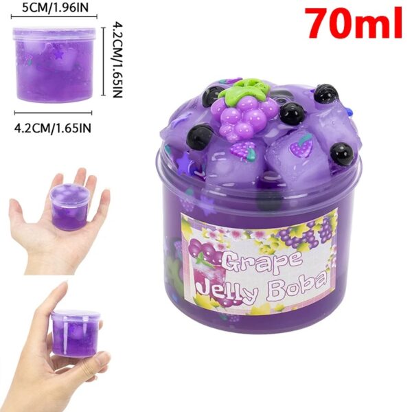 Gomme à la gelée de raisin violette avec perles et figurines, contenant 70 ml de pâte gluante. Parfait pour le jeu et la décoration, facile à manipuler et à transporter.