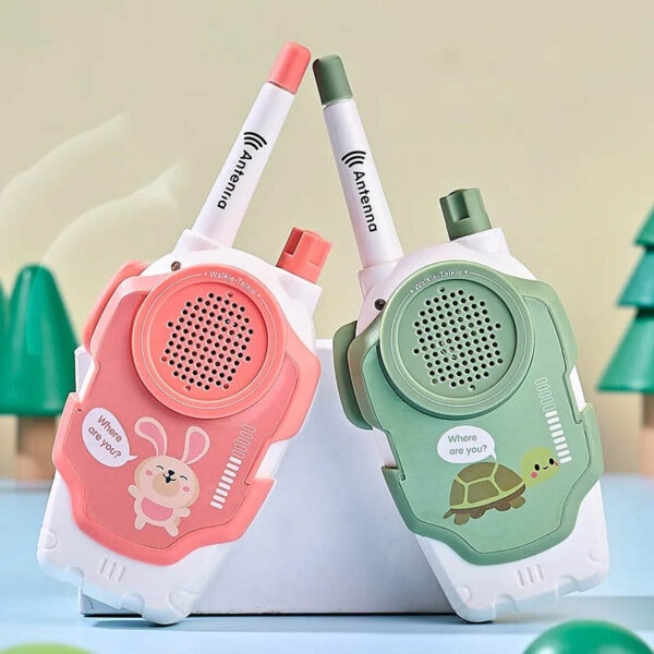 Radio pour enfants avec antennes colorées, haut-parleurs intégrés et motifs de lapin et tortue.