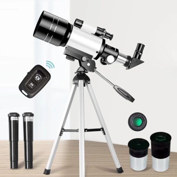 Télescope astronomique avec accessoires pour observation céleste, comprenant un télescope, télécommande, et divers oculaires, idéal pour l'astronomie amateur et l'observation du ciel nocturne.
