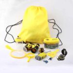 Kit scientifique pour enfants avec piège à insectes, lampe de poche, loupe, et accessoires éducatifs pour découvrir la nature. Parfait pour l'apprentissage ludique des sciences.