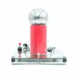 Presse à induction de laboratoire avec bobine en verre et base en métal, utilisée pour des expériences scientifiques et des démonstrations éducatives.