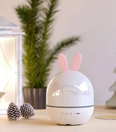 Baladeur d'aromathérapie en forme de lapin blanc avec diffuseur d'huiles essentielles.