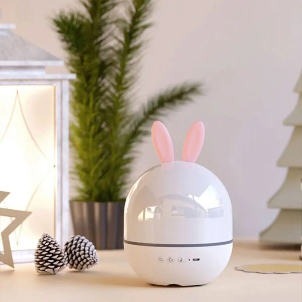 Baladeur d'aromathérapie en forme de lapin blanc avec diffuseur d'huiles essentielles.