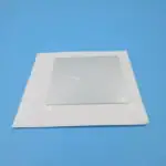 Miroir scientifique en verre avec cadre blanc, idéal pour expériences et démonstrations en laboratoire ou à la maison. Parfait pour la décoration scientifique ou éducative.