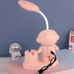 Lampe de nuit enfant avec design astronautes et fusée, idéale pour décoration de chambre d'enfant ou comme cadeau original.