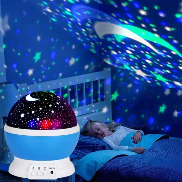Veilleuse projection d'étoiles pour chambre d'enfant, créant une ambiance relaxante avec des lumières colorées et des motifs d'étoiles et de lune pour apaiser et divertir les enfants.