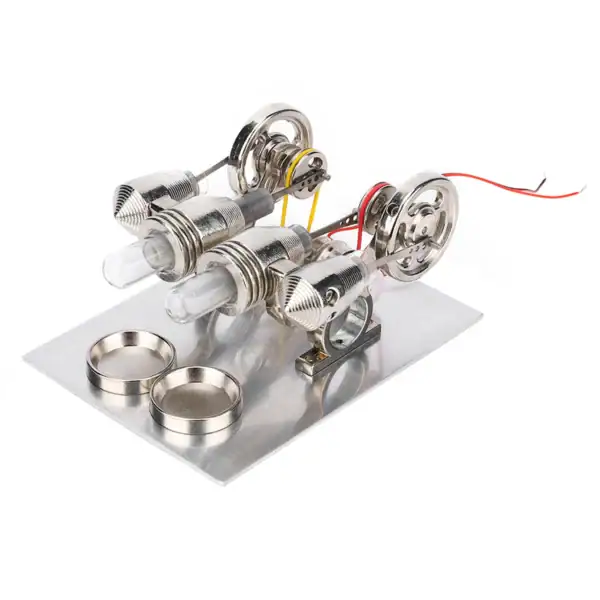 Véhicule à vapeur miniature en métal avec roues, tuyaux et composants mécaniques, parfait pour la décoration scientifique ou comme objet de collection éducatif.