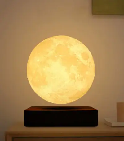 Lampe lune 3D réaliste pour décoration intérieure et ambiance chaleureuse.