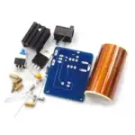 Ensemble de composants électroniques comprenant une carte de circuit imprimé, un relais, un condensateur, des résistances, des diodes, et d'autres pièces pour projets scientifiques ou électroniqu.