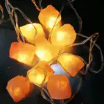 Guirlande lumineuse en pierre de sel pour décoration intérieure ou extérieure.