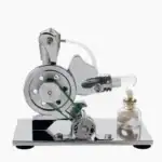 Une machine de vapeur vintage en métal, utilisée comme objet de décoration scientifique, avec un flacon en verre contenant une substance mystérieuse.