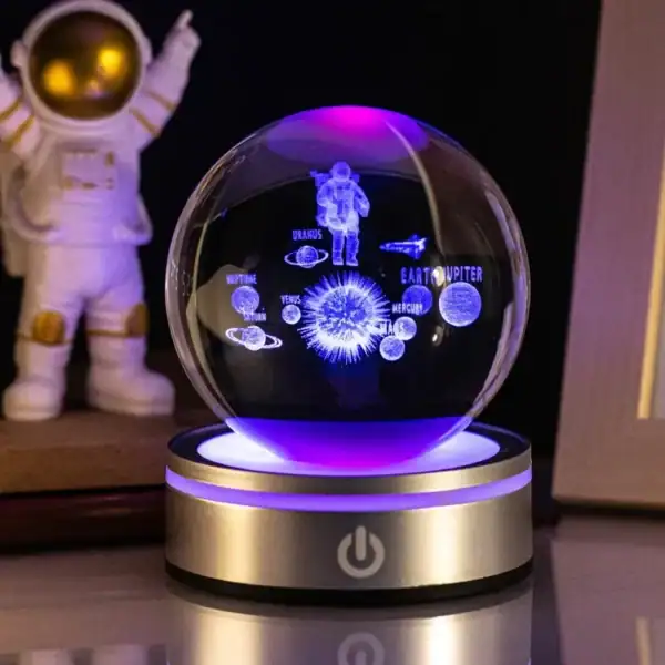 Lampe de bureau projection d'astres et d'astronautes, décoration scientifique pour chambre ou bureau, éclairage original et éducatif.