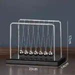 Péndule de Newton en métal avec base en bois, parfait pour la décoration scientifique et éducative.