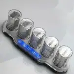 Presse à épices en acier inoxydable avec six compartiments pour stocker et moudre différentes épices facilement. Design moderne et pratique pour la cuisine.