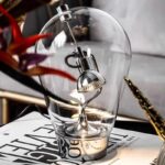 Ampoule décorative en forme de lampe de laboratoire, idéale pour la décoration scientifique ou moderne.