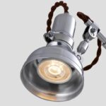 Lampe de recherche en métal avec câble torsadé, idéale pour expériences scientifiques ou décoration de style industriel.