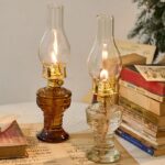 Lampe à huile ancienne en verre et métal, idéale pour une décoration vintage ou un style rétro. Parfaite pour ajouter une touche d'élégance et d'histoire à votre intérieur.