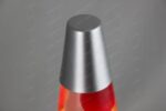 Pipette à liquide en verre avec capuchon métallique, utilisée pour la manipulation précise de liquides en laboratoire scientifique.