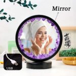Miroir de décoration avec LED intégrée, entouré de cristaux violets, idéal pour la décoration intérieure ou comme objet de décoration scientifique. Facile à brancher via USB pour une utilisation prati.
