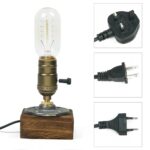 Lampe à filament vintage avec prise électrique et adaptateurs pour décoration scientifique.