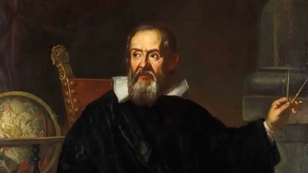 Homme en costume historique avec une barbe, assis dans un fauteuil, tenant un instrument scientifique, dans un décor ancien.