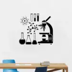 Illustration d'un laboratoire scientifique avec microscope, fioles, molécules et atomes, parfait pour la décoration de votre espace scientifique ou éducatif.