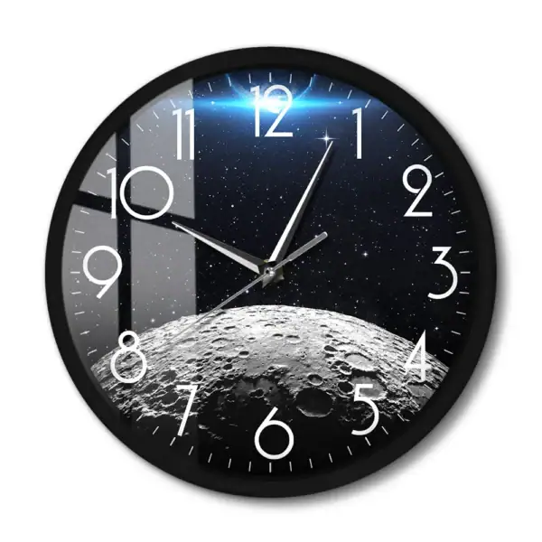 Horloge murale avec motif de l'espace et de la lune.