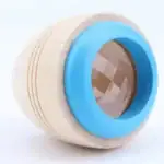 Objet scientifique en bois avec lentille de microscope.