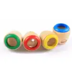 Poupées en bois avec anneaux colorés, parfaites pour l'apprentissage et le développement sensoriel des enfants.