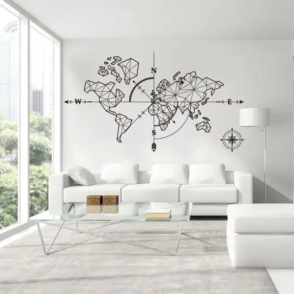 Carte du monde géométrique avec boussole murale dans un salon minimaliste lumineux, décoration murale moderne pour un intérieur élégant et contemporain.