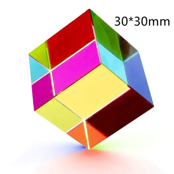 Cube en miroir coloré de 30x30mm, idéal pour la décoration scientifique et les projets éducatifs.