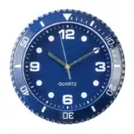 Horloge murale quartz avec cadran bleu, chiffres blancs et aiguilles argentées, idéale pour la décoration scientifique ou moderne.