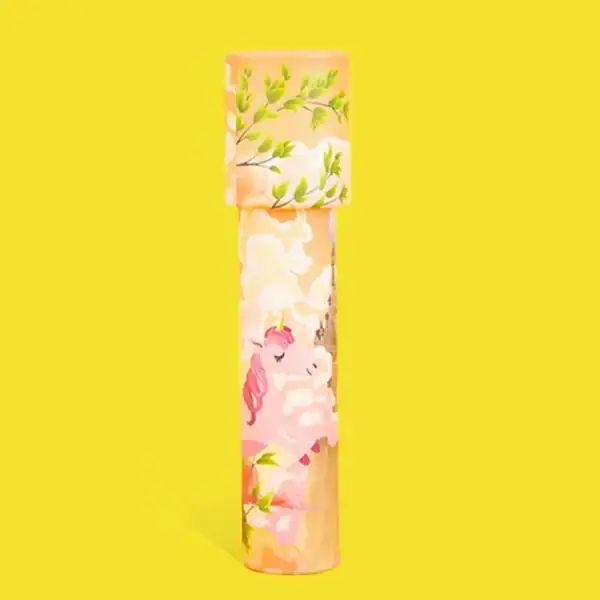 Pylône décoratif avec motif floral et licorne, parfait pour la décoration intérieure ou extérieure, apportant une touche magique et colorée à votre espace.
