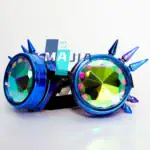 Lunettes de soleil originales avec cristaux multicolores et détails en forme de piques, parfaites pour un look unique et tendance.