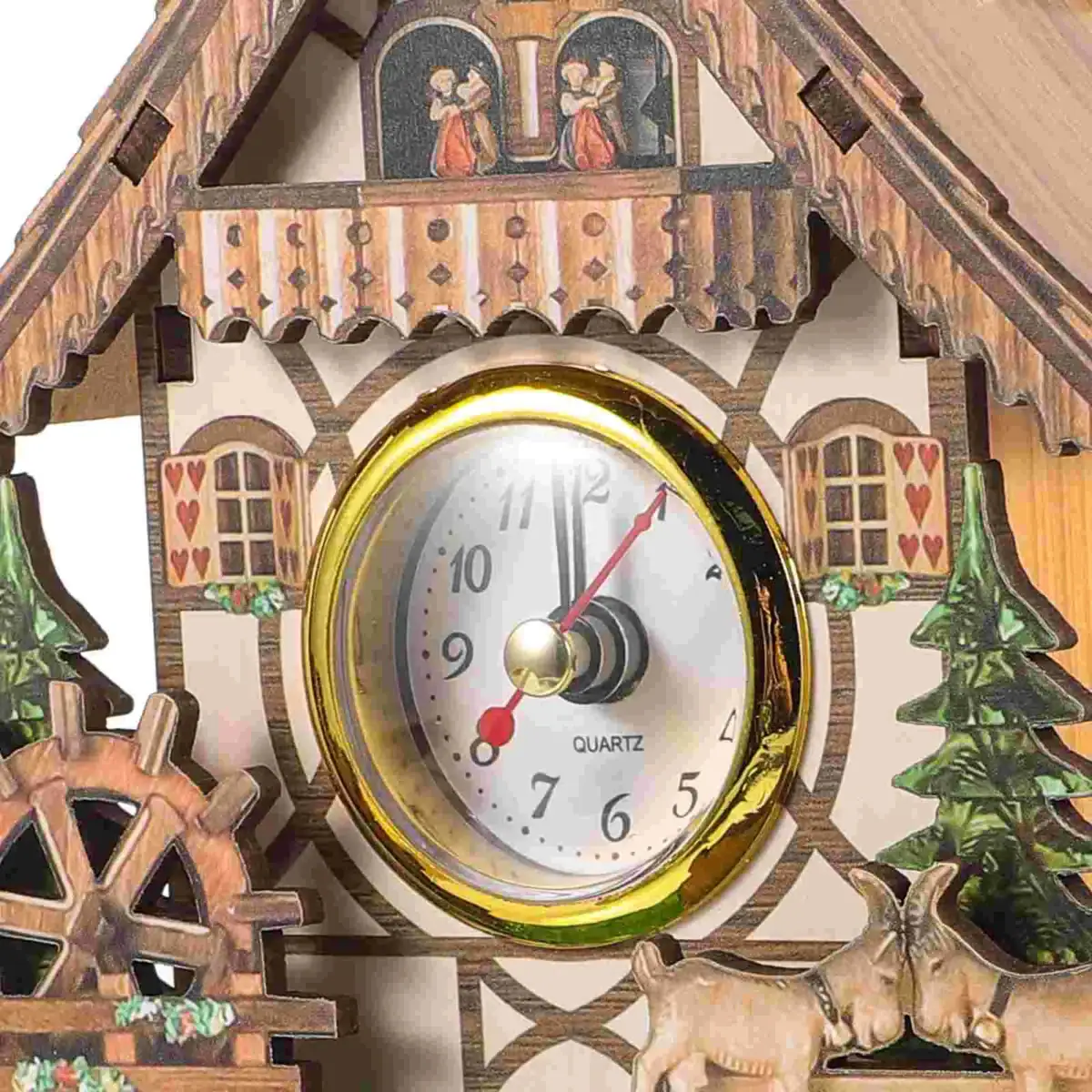 Horloge de chalet en bois avec décorations traditionnelles, featuring un cadran quartz, éléments en bois sculpté, petites maisons et figurines de chalet, idéale pour décoration rustique ou thém.