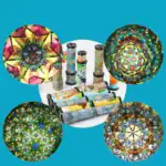 Collection de décorations en verre coloré avec motifs mosaïques, parfaites pour la décoration scientifique ou artistique. Idéal pour embellir votre intérieur avec des objets uniques et colorés.