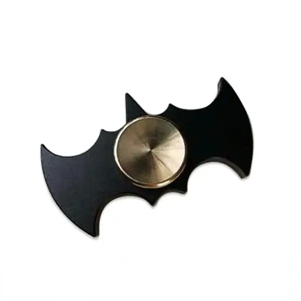 Porte-clés Batman en métal et bois, design original pour fans de super-héros, accessoire de mode unique, idéal pour personnaliser vos clés ou offrir en cadeau.